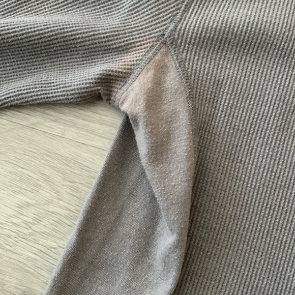Levi’s Thermal Top - Picture 5 of 6